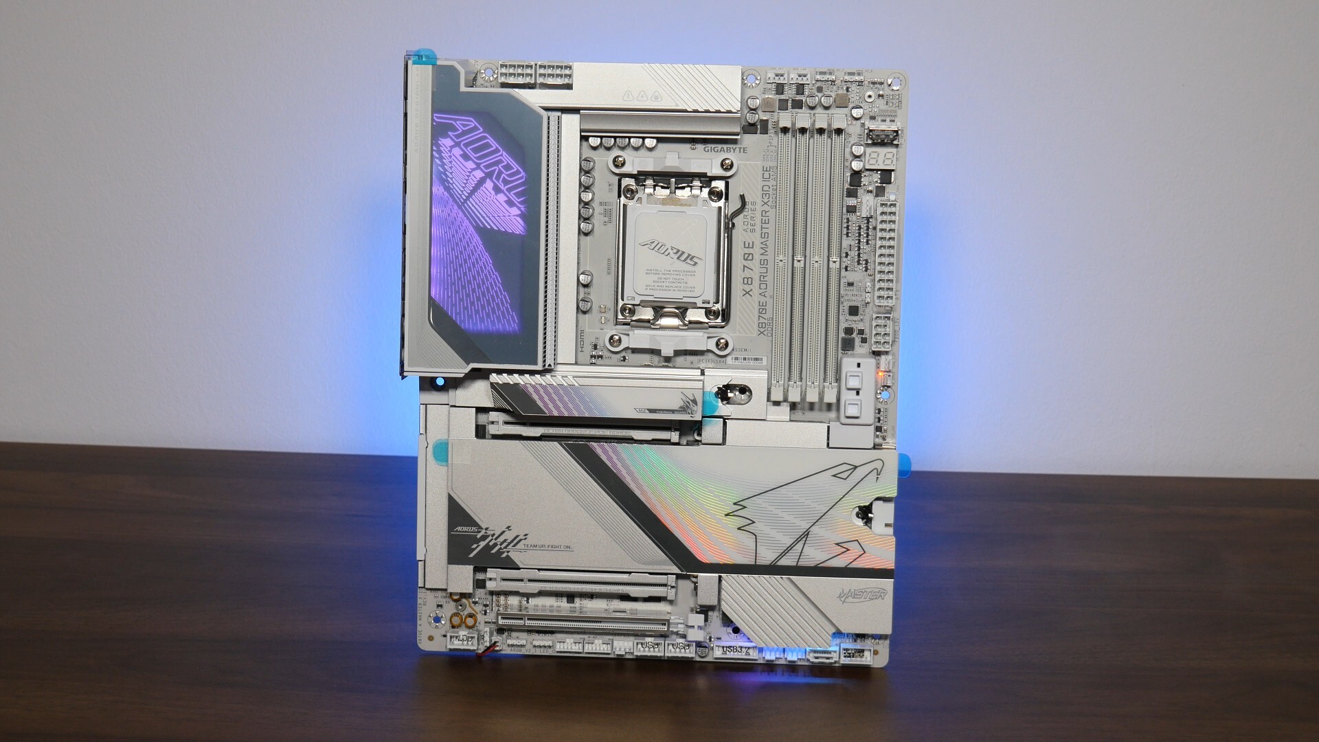X870E AORUS MASTER X3D ICE 開封のみ、未使用 Unboxing & Overview: Gigabyte X870E AORUS MASTER X3D ICE AM5